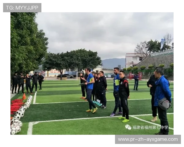 足球联赛在青训扶持中推动俱乐部共享教练资源与训练课程，足球训练团队